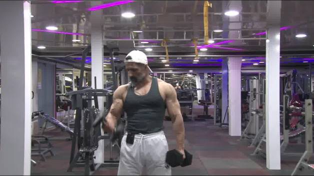 جلو بازو دمبل | بدنسازی مهدی باقی پور قهرمان فیزیک جهان