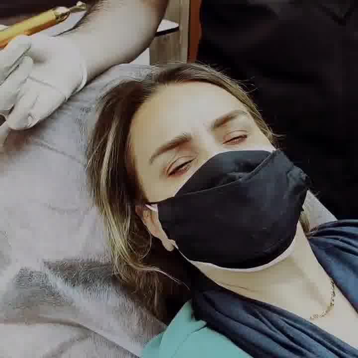 جراحی پلک بالا  و انجام تخصصی انواع خدمات زیبایی توسط دکتر دلیر