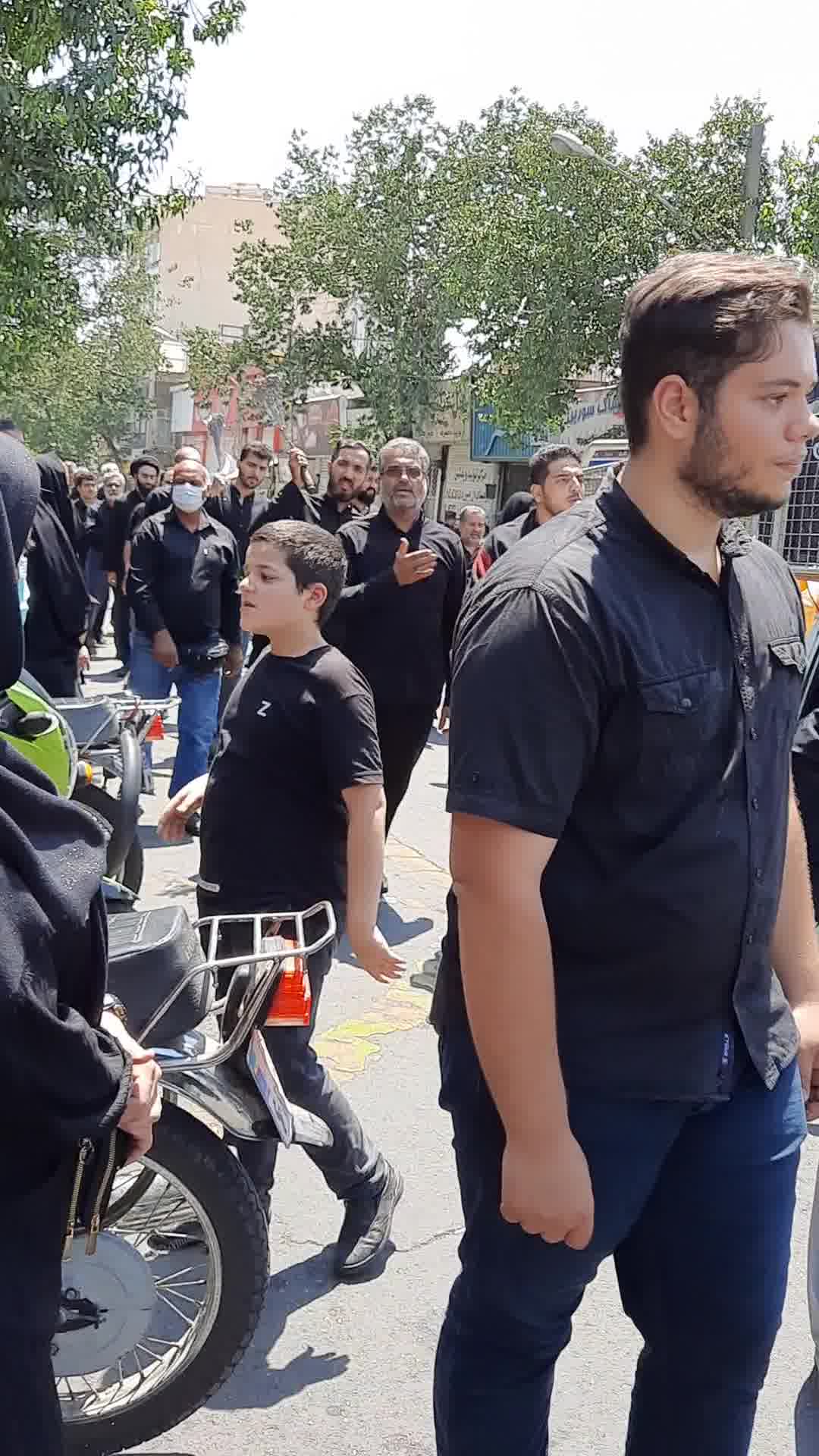 مداح اهل بیت کربلایی حسین افشار مراسم زنجیرزنی فوق العاده زیبای محرم ۱۴۰۱ تهران