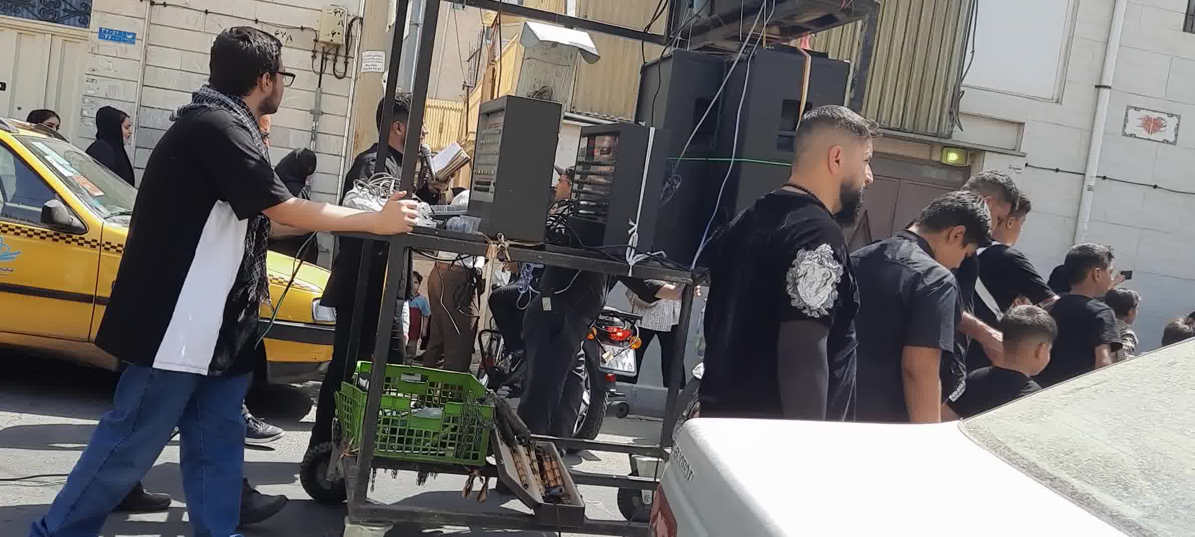 مراسم زنجيرزني محرم نوحه فوق‌العاده زيبا كربلايي حسين افشار